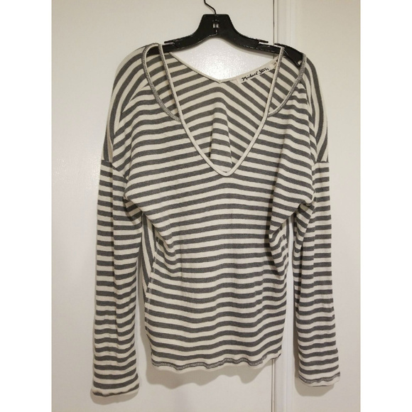 💕MICHAEL STARS💕 Striped V-neck Cold Shoulder Top One Size NWOT - Picture 3 of 6
